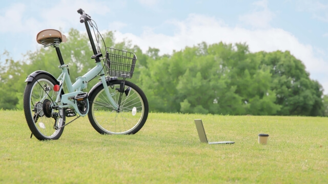 草原の自転車