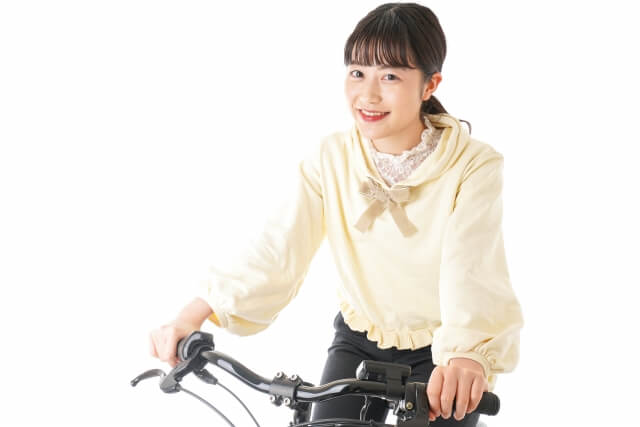 自転車に乗った女性